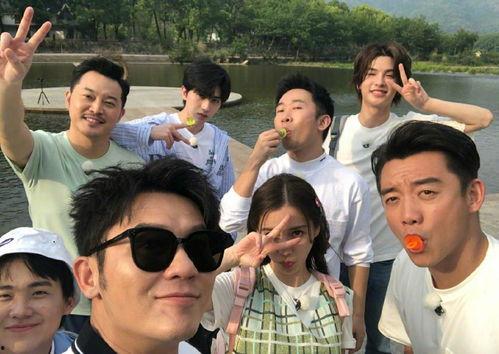 吃瓜跑男,吃瓜跑男生引发的校园热议