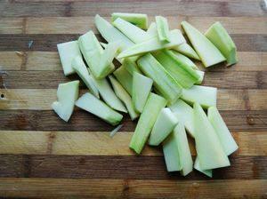 吃酸辣芒瓜,夏日清新口感，舌尖上的美味探索